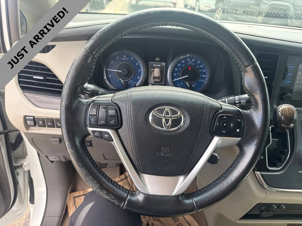 Used 2015 Toyota Sienna XLE w/ XLE Navigation Package FWD image 10