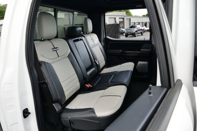 Used 2024 Ford F150 Lightning Platinum AWD/4WD image 40