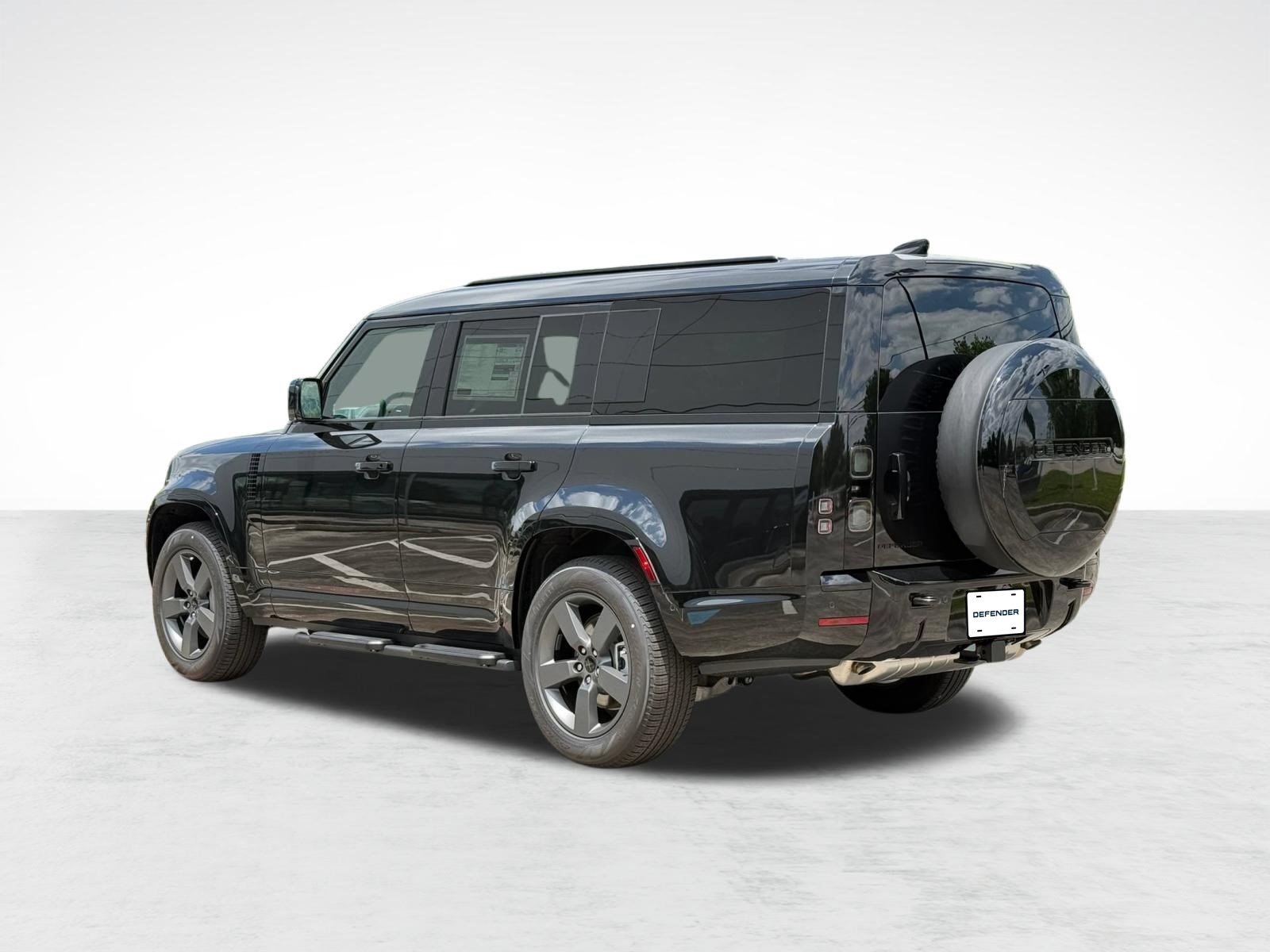 Used 2026 Land Rover Defender 130 X-Dynamic SE AWD/4WD image 3