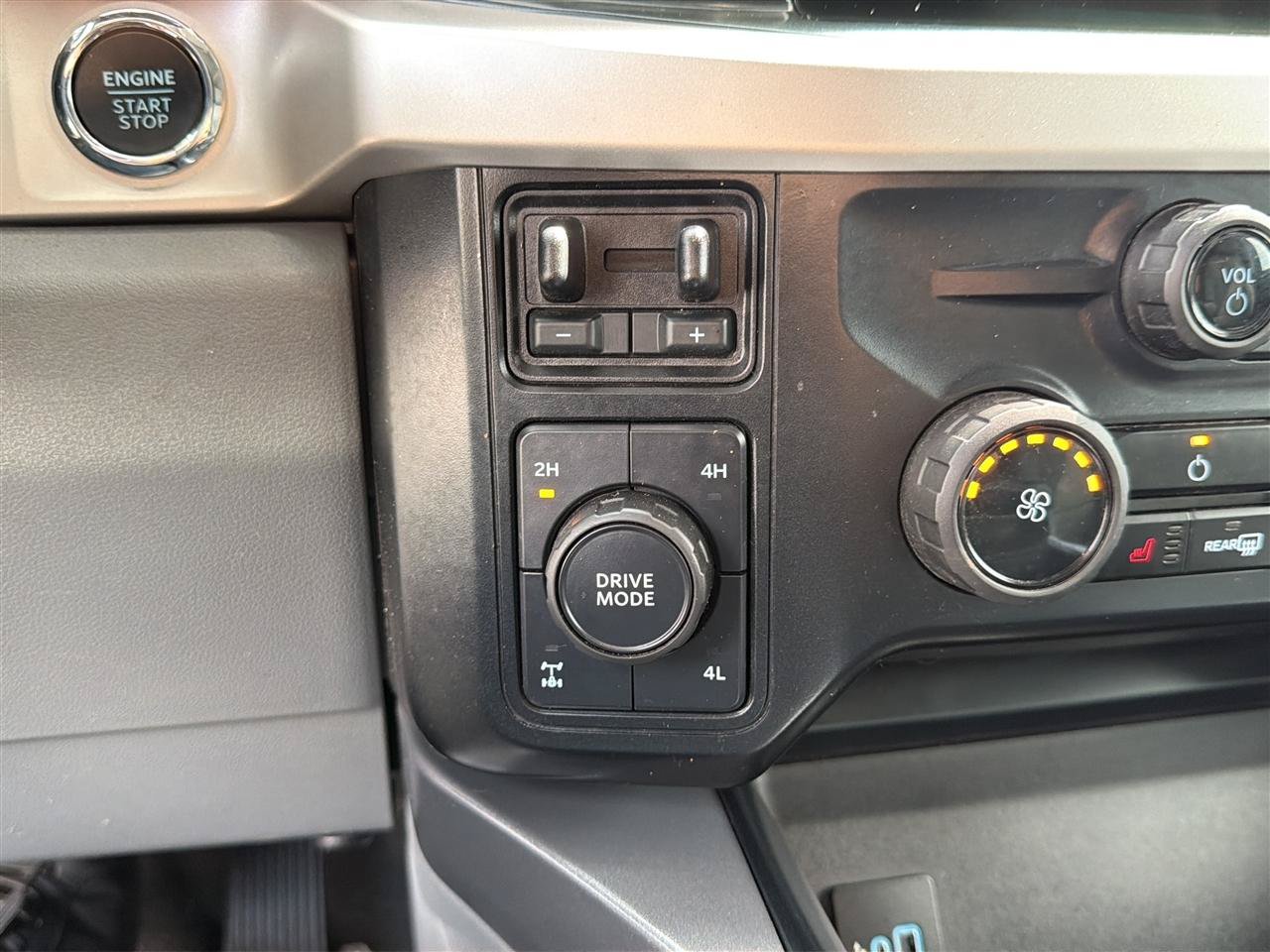 Used 2024 Ford F250 4x4 Crew Cab Super Duty image 32