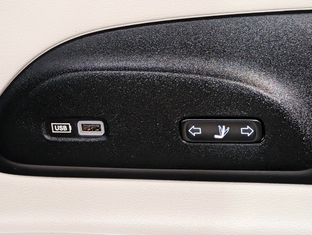 Used 2017 Chrysler Pacifica Limited image 31