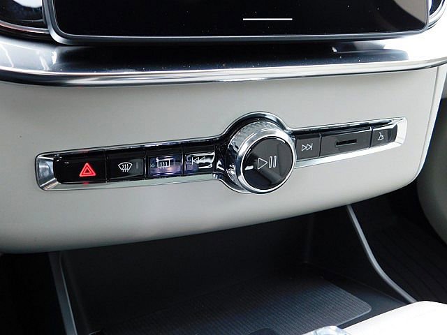 New 2026 Volvo XC90 B6 Ultra w/ Protection Package image 19