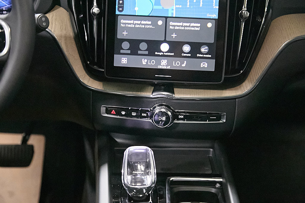 New 2026 Volvo XC60 T8 Plus w/ Climate Package AWD/4WD image 27