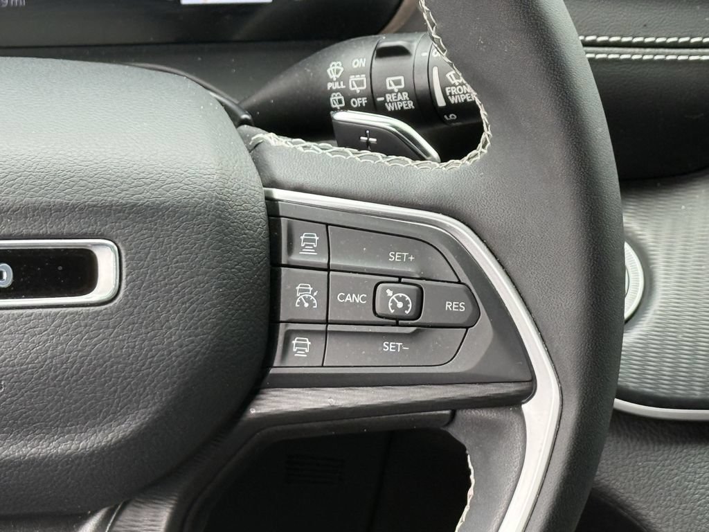 Used 2023 Jeep Grand Cherokee Altitude AWD/4WD image 21