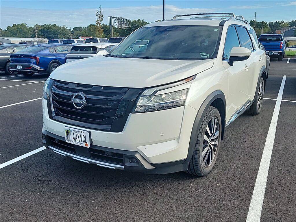 Used 2024 Nissan Pathfinder Platinum AWD/4WD image 1