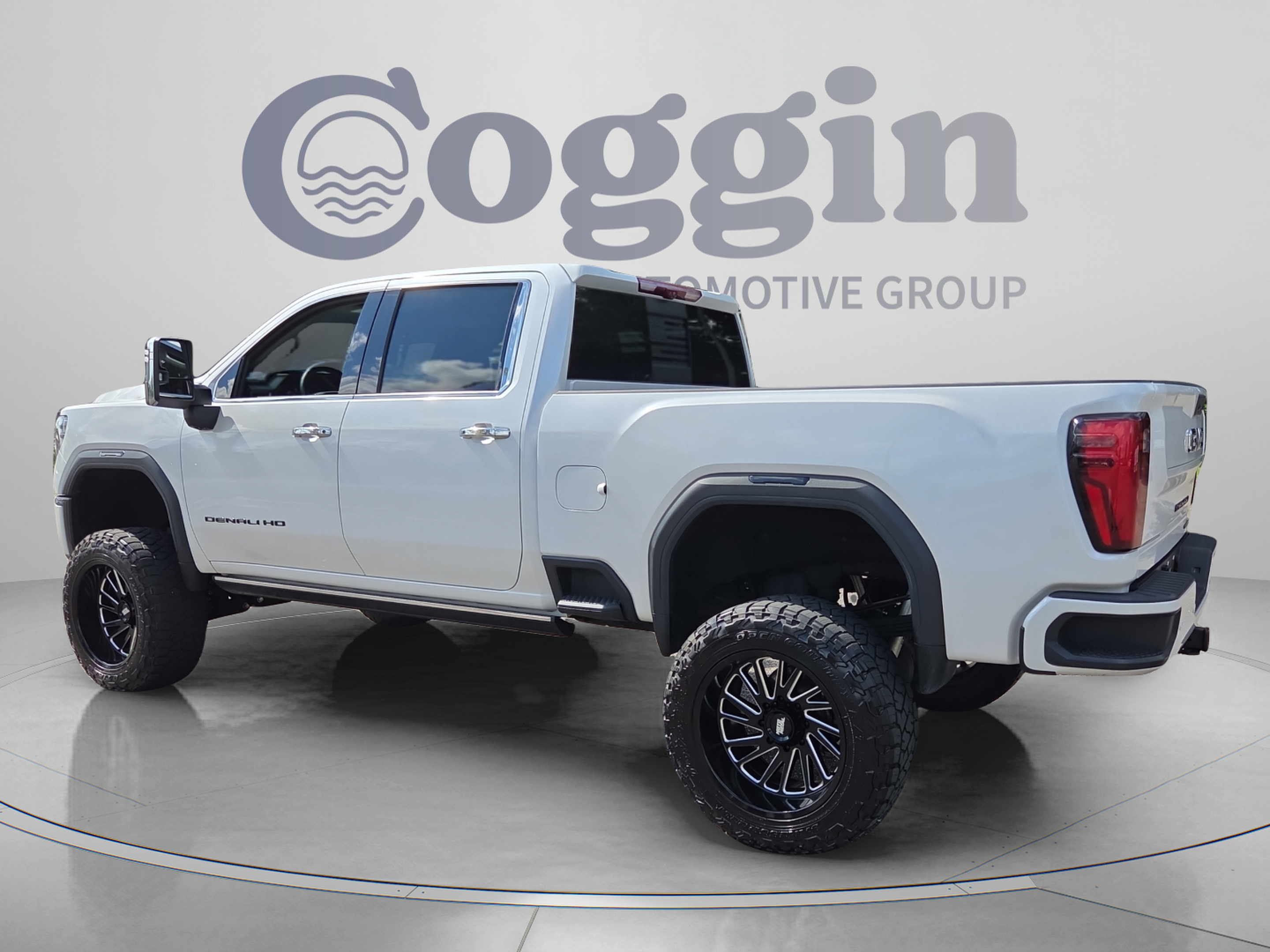 Used 2024 GMC Sierra 2500 Denali w/ Denali Reserve Package AWD/4WD image 3