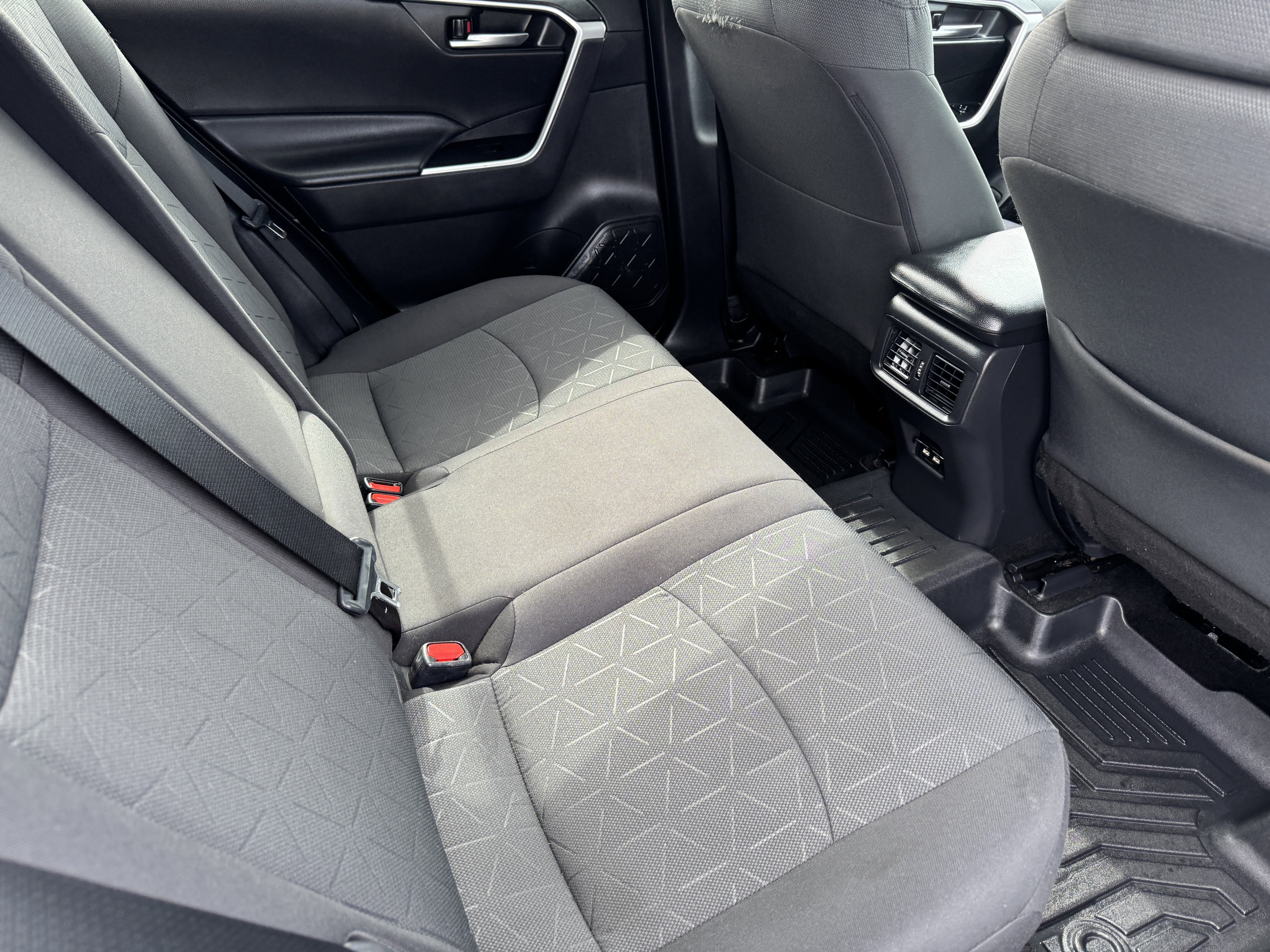 Used 2021 Toyota RAV4 XLE image 21