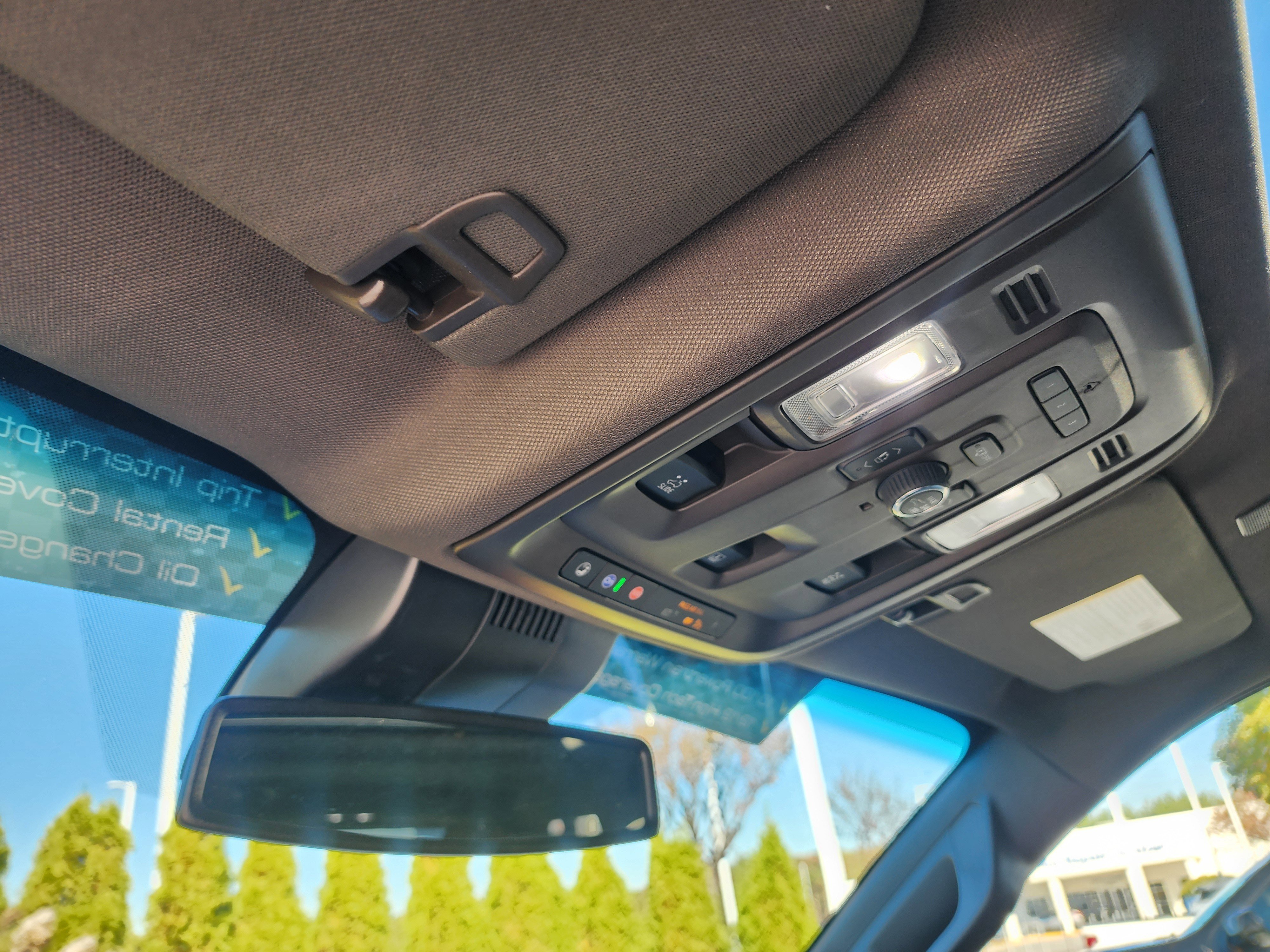 Used 2023 GMC Yukon XL SLT w/ SLT Premium Package image 40