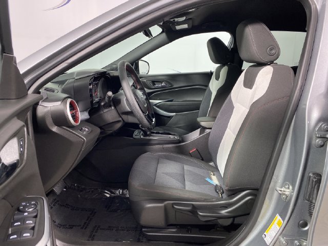 Certified 2024 Chevrolet Trax RS FWD image 12