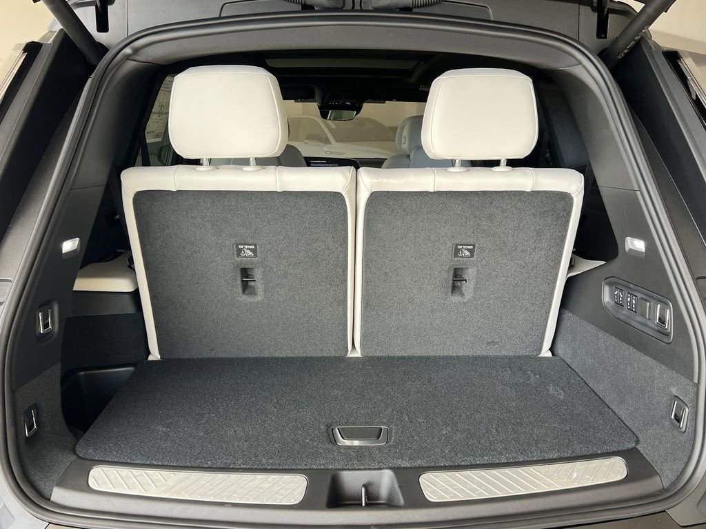 New 2026 Cadillac Vistiq Sport image 32