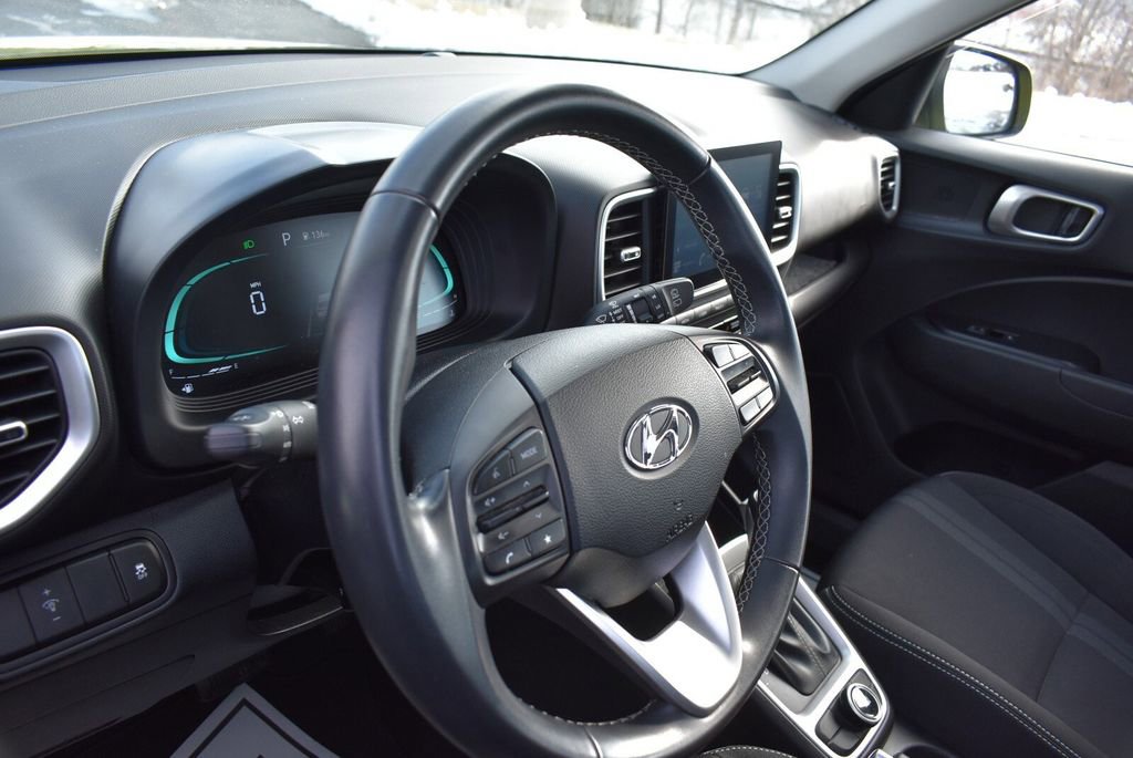 Used 2024 Hyundai Venue SEL image 12