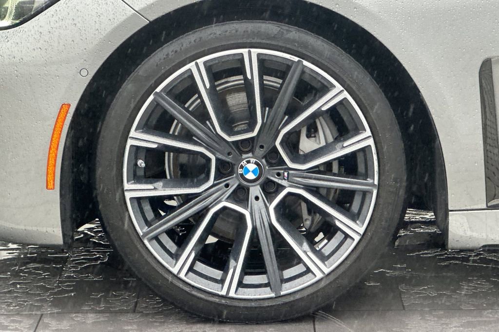 Used 2020 BMW 740i w/ M Sport Package image 28