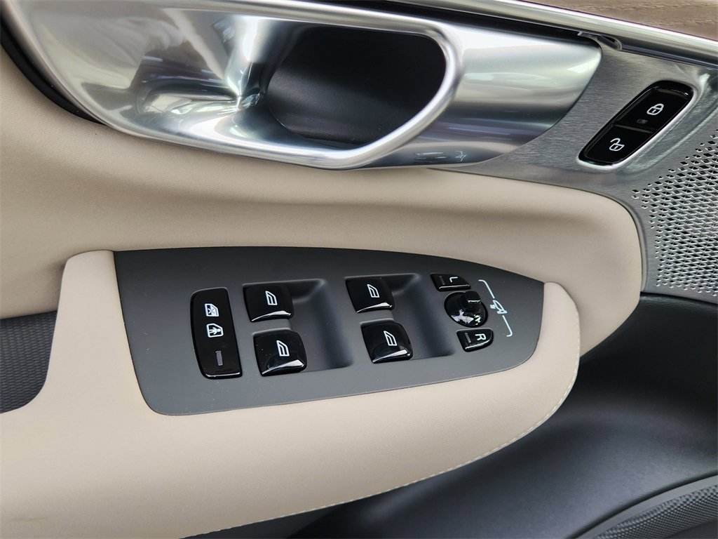New 2026 Volvo XC90 T8 Ultra w/ Lounge Package image 4