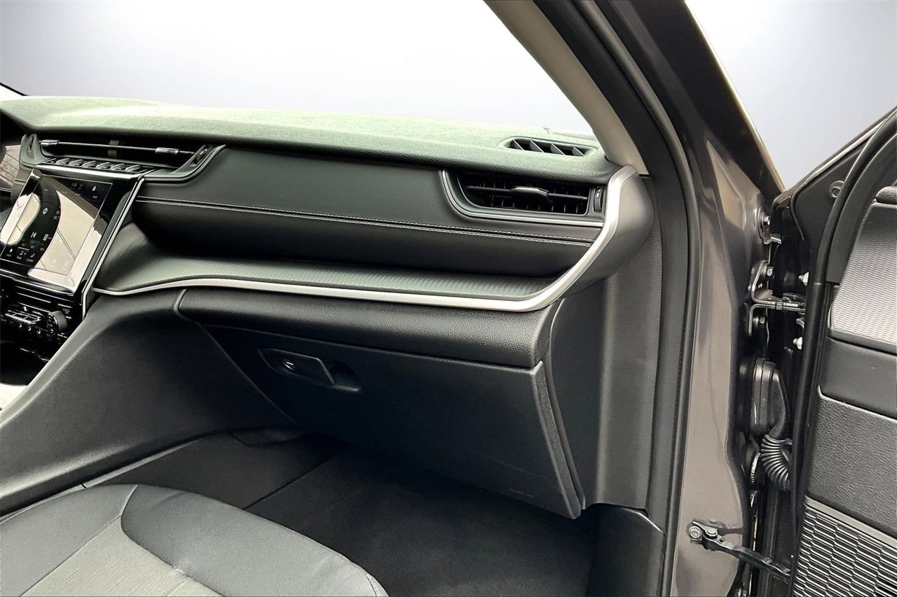 Certified 2024 Jeep Grand Cherokee Laredo X image 19