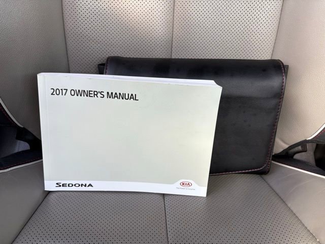 Used 2017 Kia Sedona SX image 31
