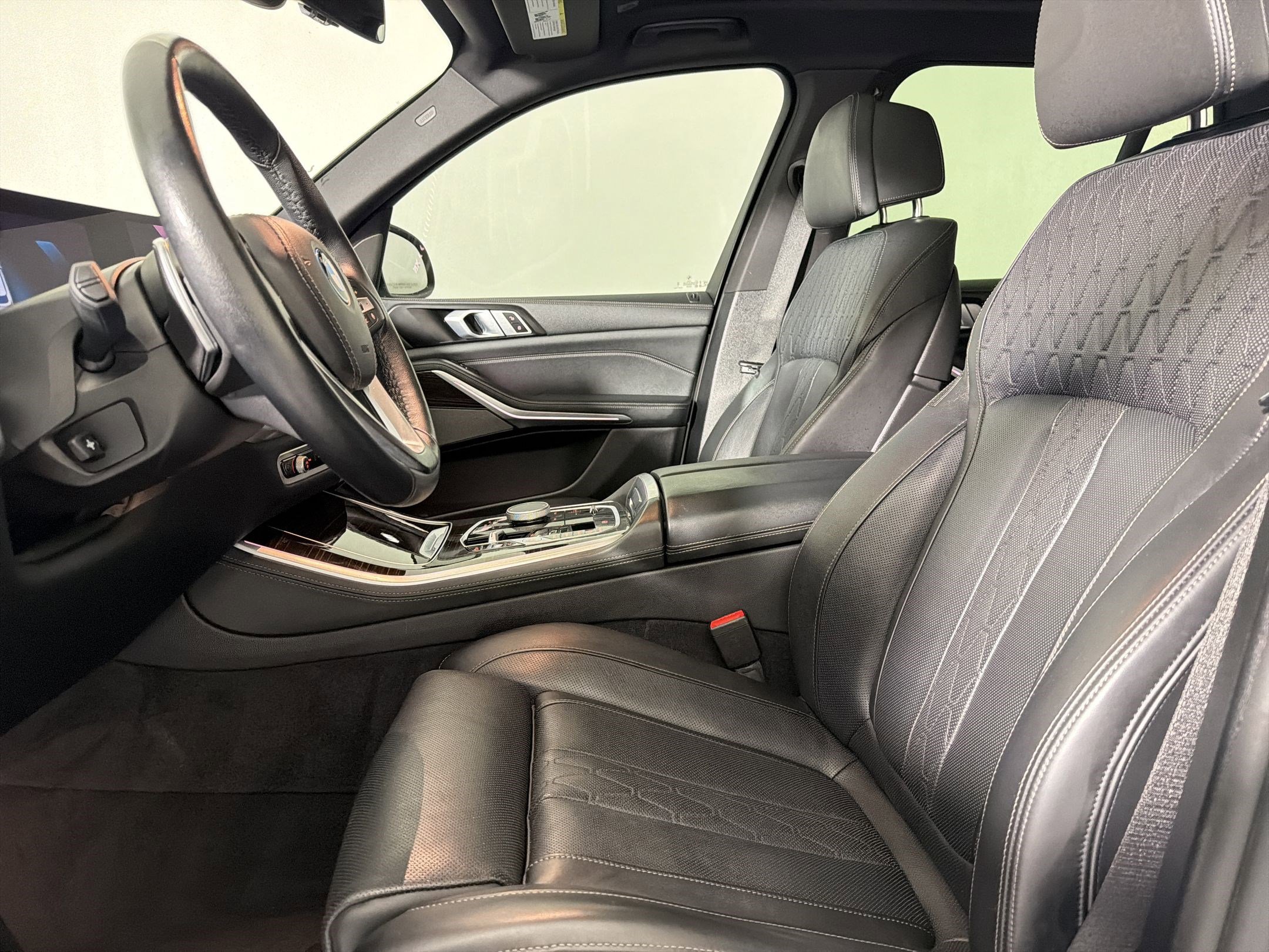 Used 2025 BMW X5 xDrive50e AWD/4WD image 4