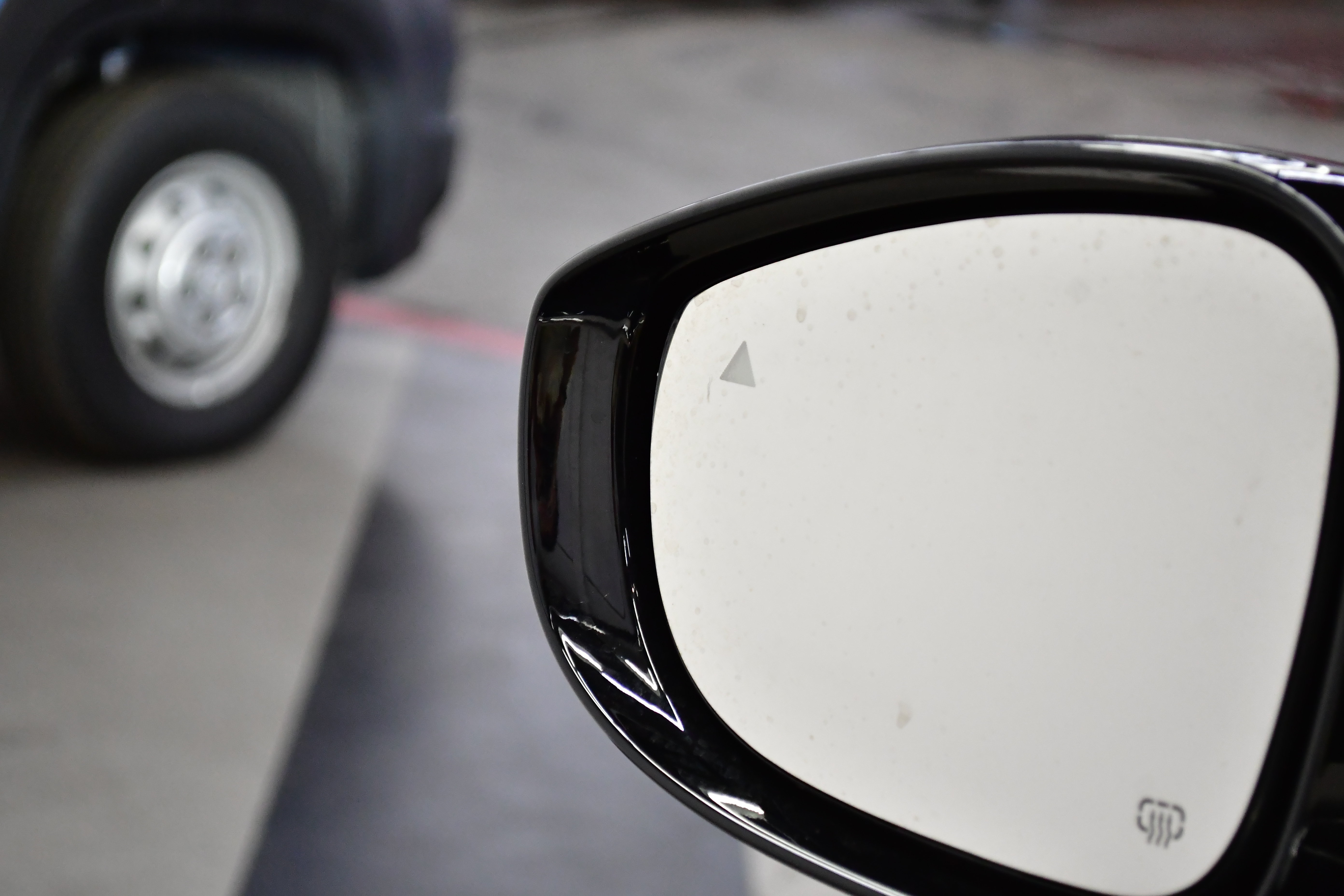 Used 2024 Chrysler Pacifica Limited FWD image 14