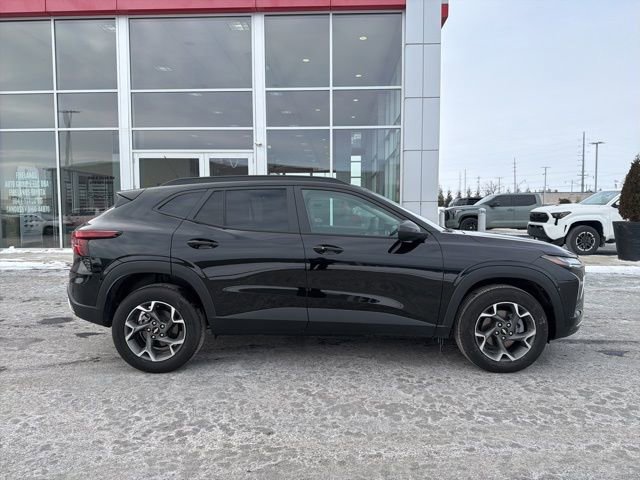 Used 2025 Chevrolet Trax LT w/ Driver Confidence Package image 8