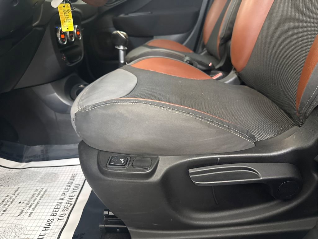 Used 2014 FIAT 500L Trekking w/ Popular Equipment Group image 31