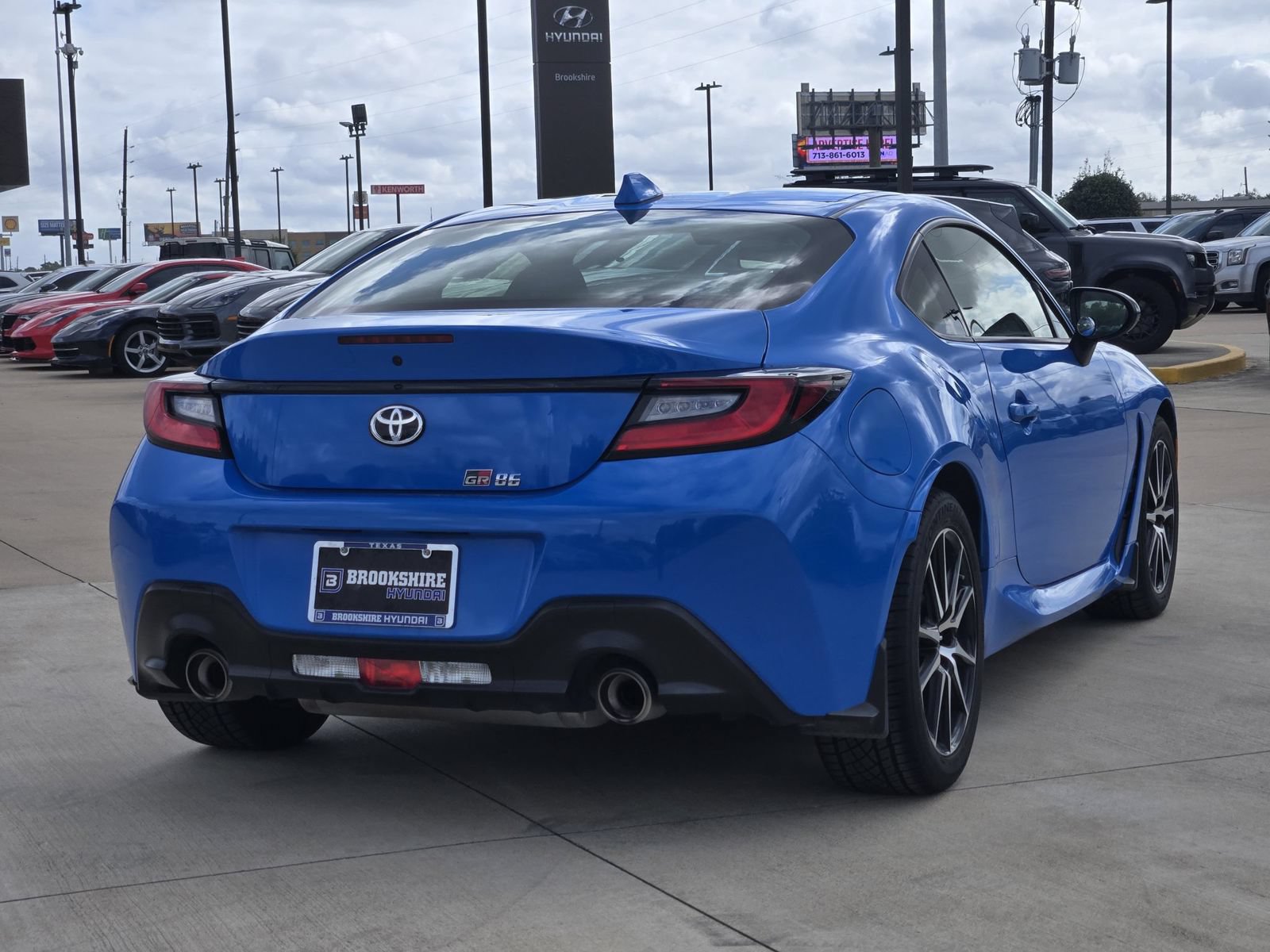 Used 2024 Toyota GR86 RWD image 6