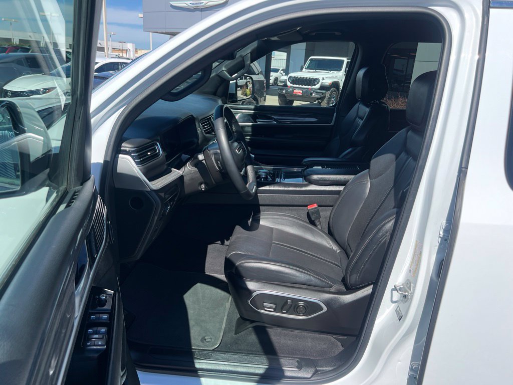 Used 2022 Jeep Wagoneer Series III AWD/4WD image 22