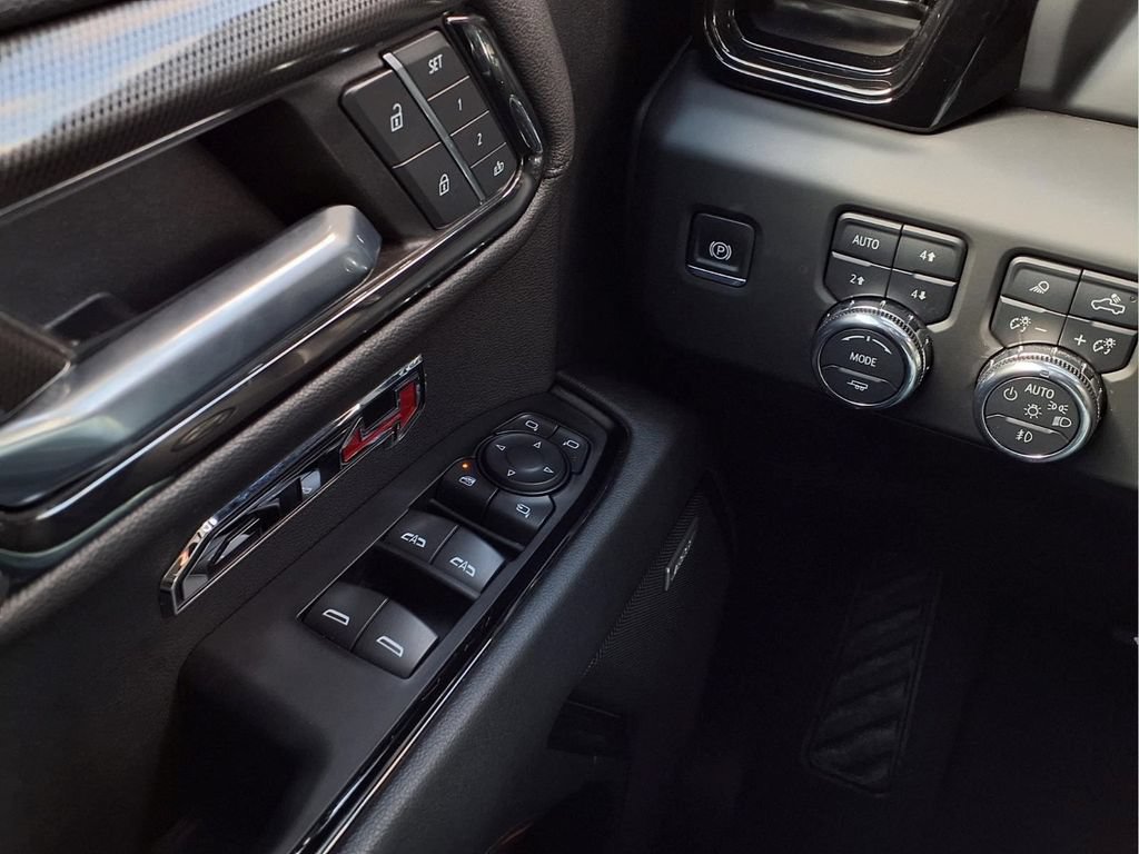 Used 2024 GMC Sierra 1500 AT4 w/ Technology Package AWD/4WD image 19