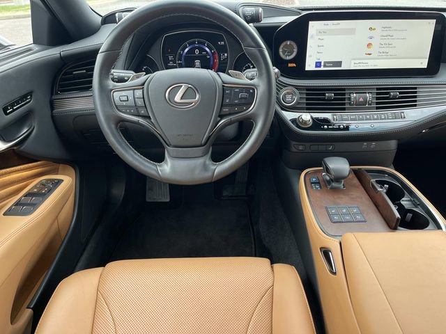 Used 2023 Lexus LS 500 w/ Accessory Package (Z2) image 12