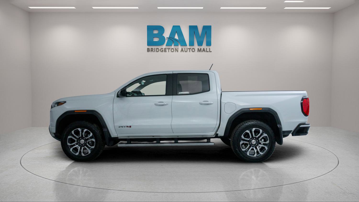 Used 2023 GMC Canyon AT4 w/ AT4 Premium Package AWD/4WD image 4