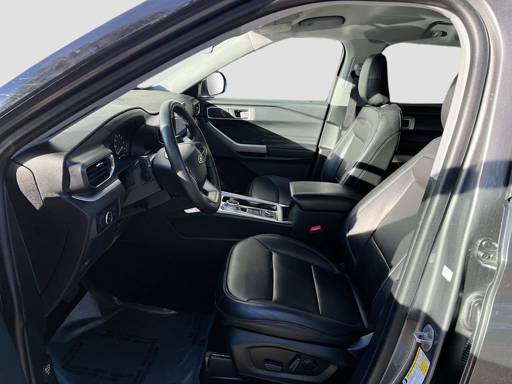 Used 2024 Ford Explorer XLT w/ Equipment Group 202A image 20