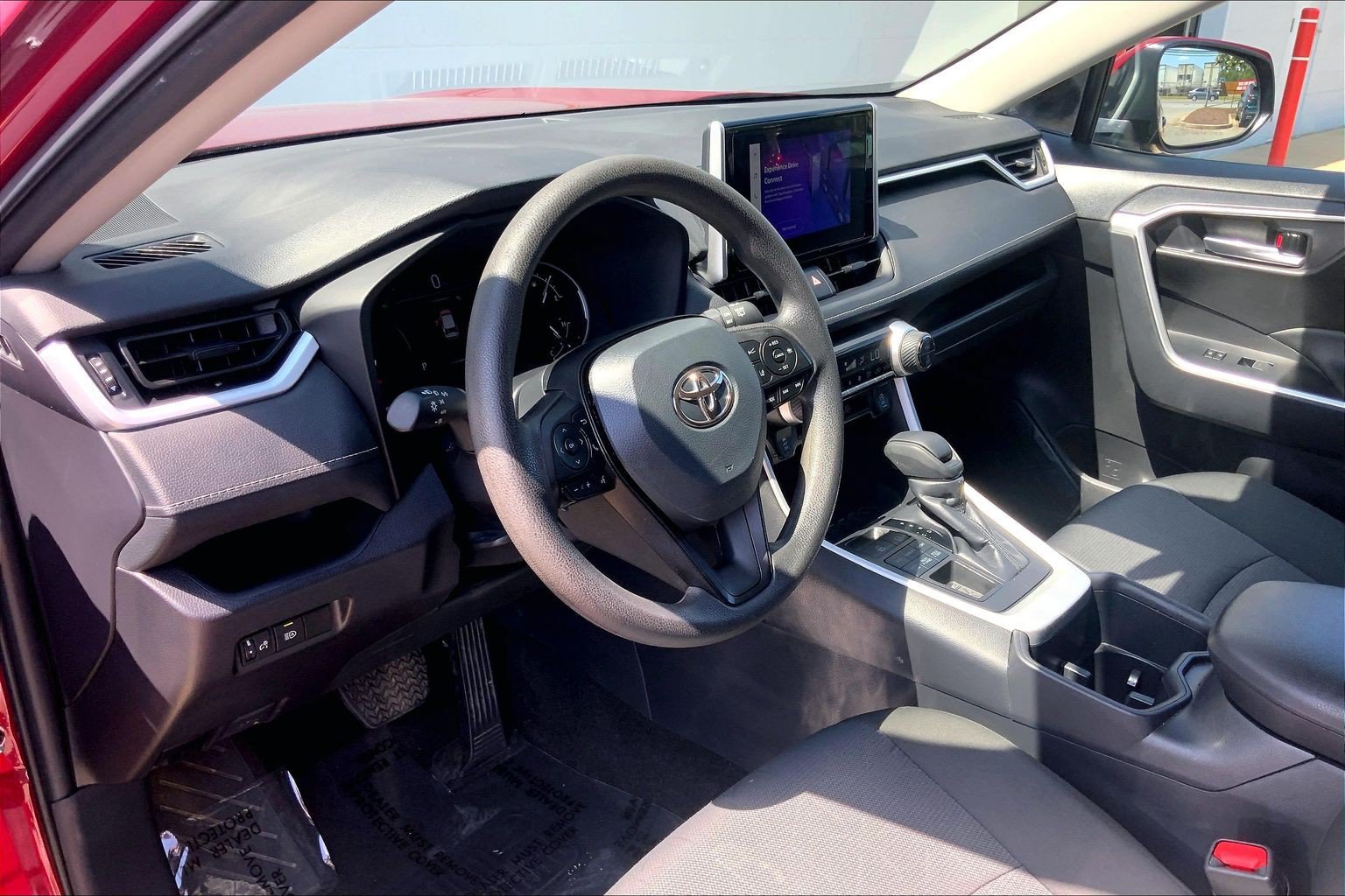 Used 2025 Toyota RAV4 XLE AWD/4WD image 18