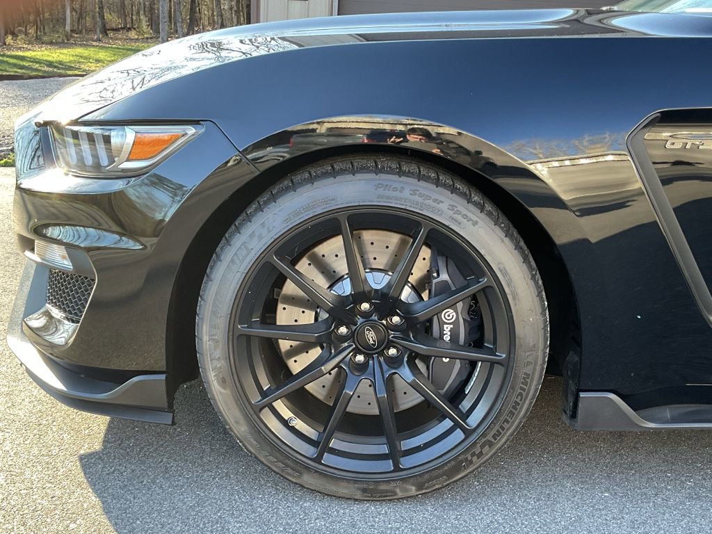 Used 2016 Ford Mustang Shelby GT350 w/ Track Package image 16