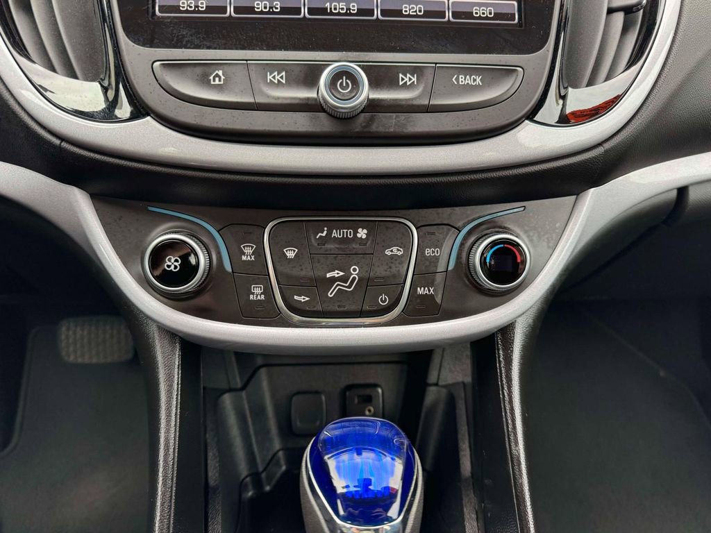 Used 2018 Chevrolet Volt LT FWD image 31