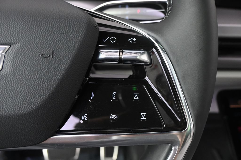 New 2027 Cadillac Vistiq Sport w/ LPO, Floor Liner Package AWD/4WD image 33