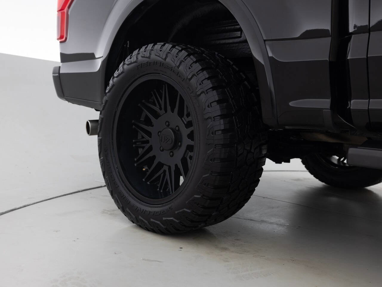 Used 2018 Ford F150 Lariat w/ Equipment Group 502A Luxury image 19