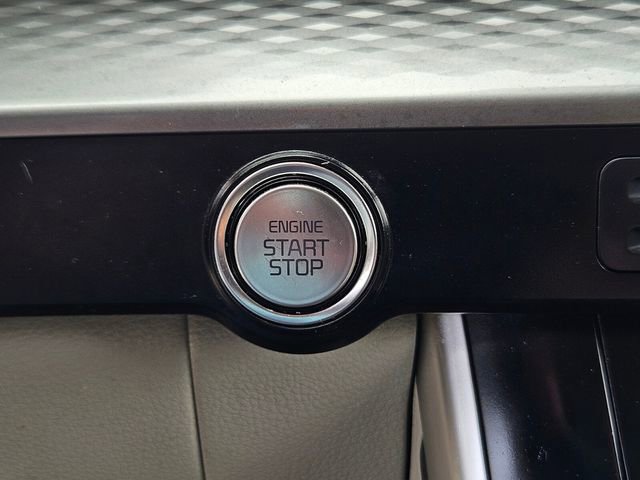 Used 2023 Kia Carnival LX image 27