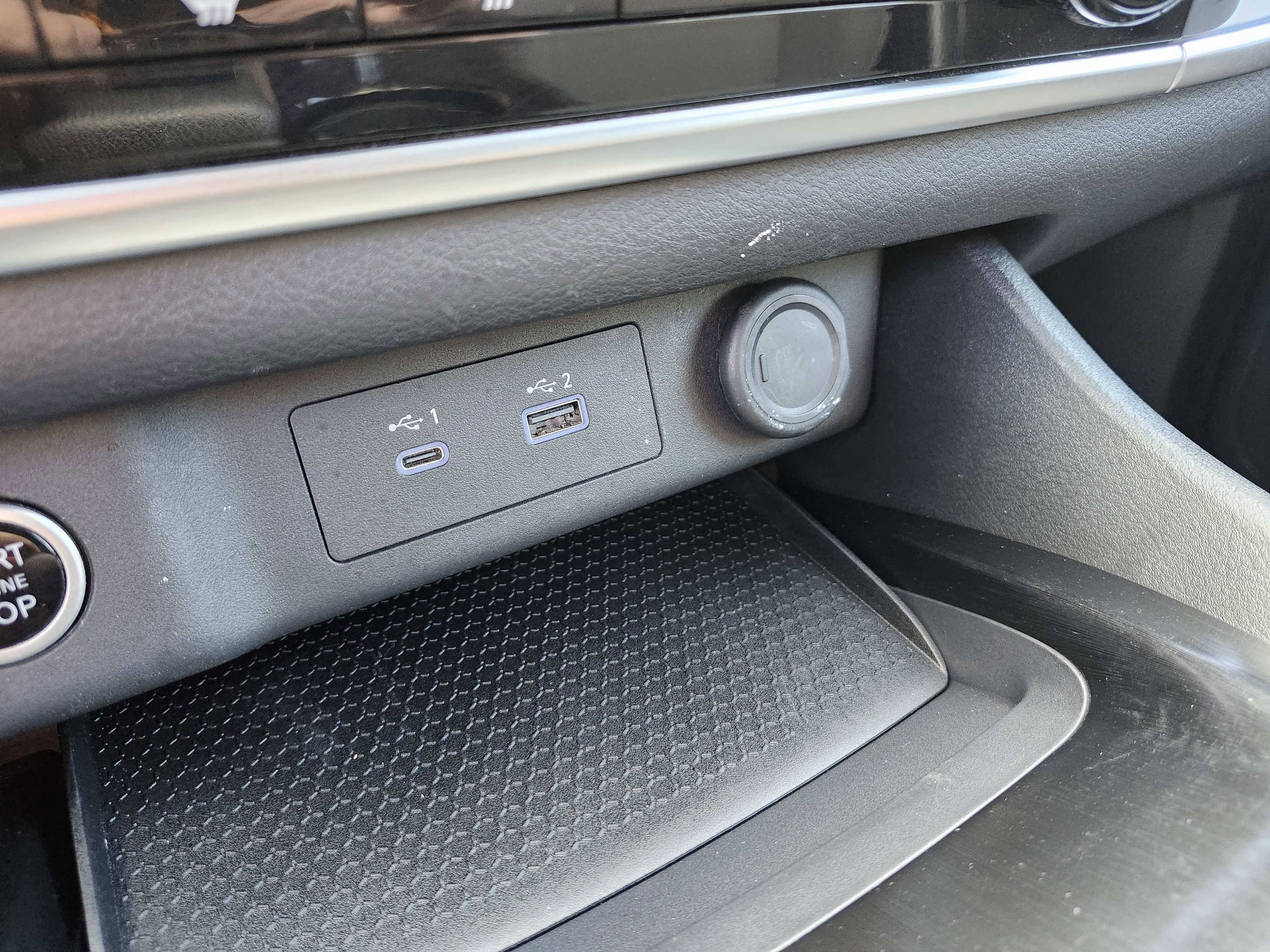 Used 2023 Nissan Rogue S AWD/4WD image 9