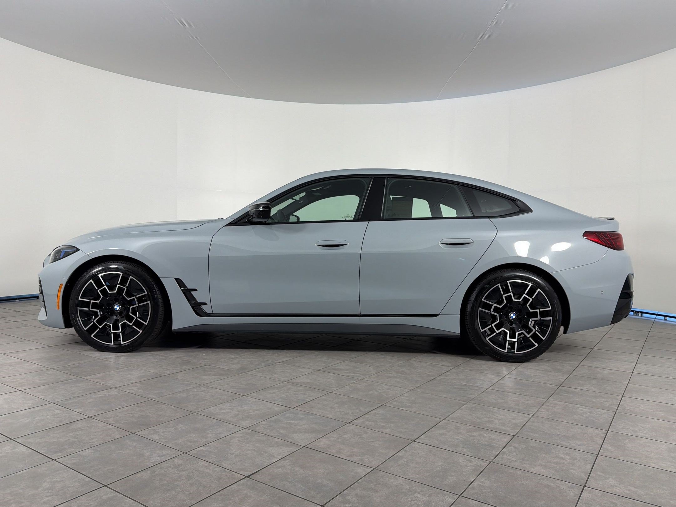 Certified 2026 BMW 440i xDrive w/ Premium Package AWD/4WD image 2