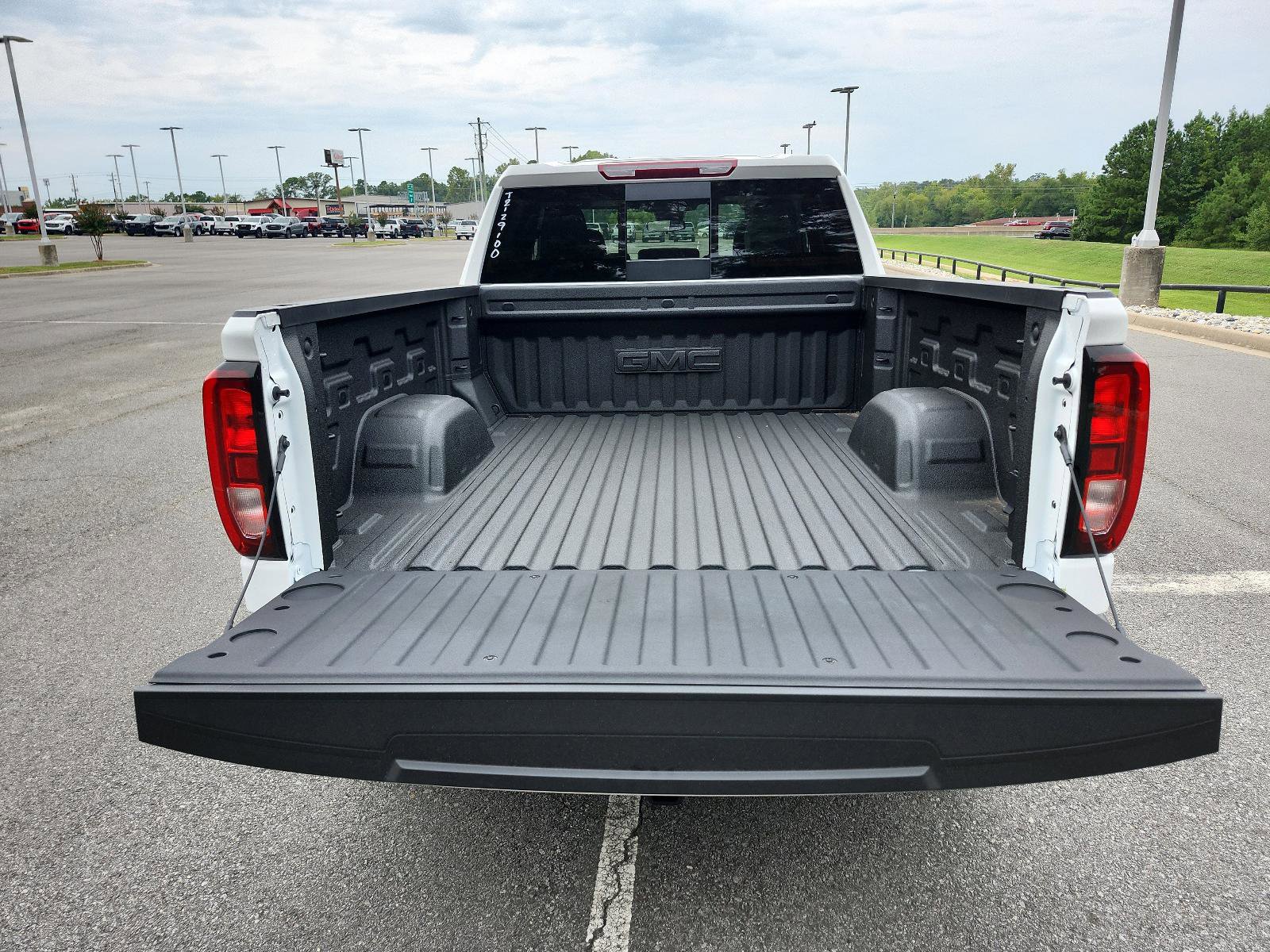 New 2026 GMC Sierra 1500 Elevation image 9