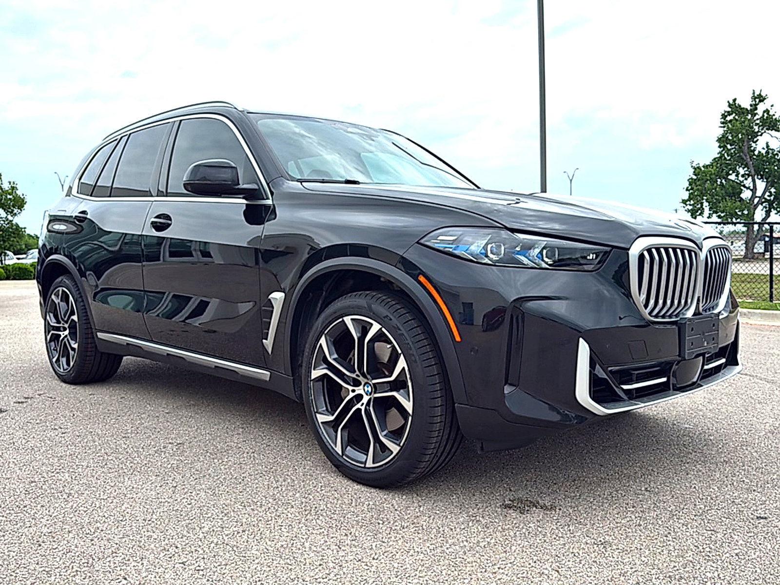 Certified 2024 BMW X5 sDrive40i w/ Premium Package image 3