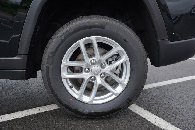 New 2025 Jeep Grand Cherokee Laredo X w/ Luxury Tech Group I image 33