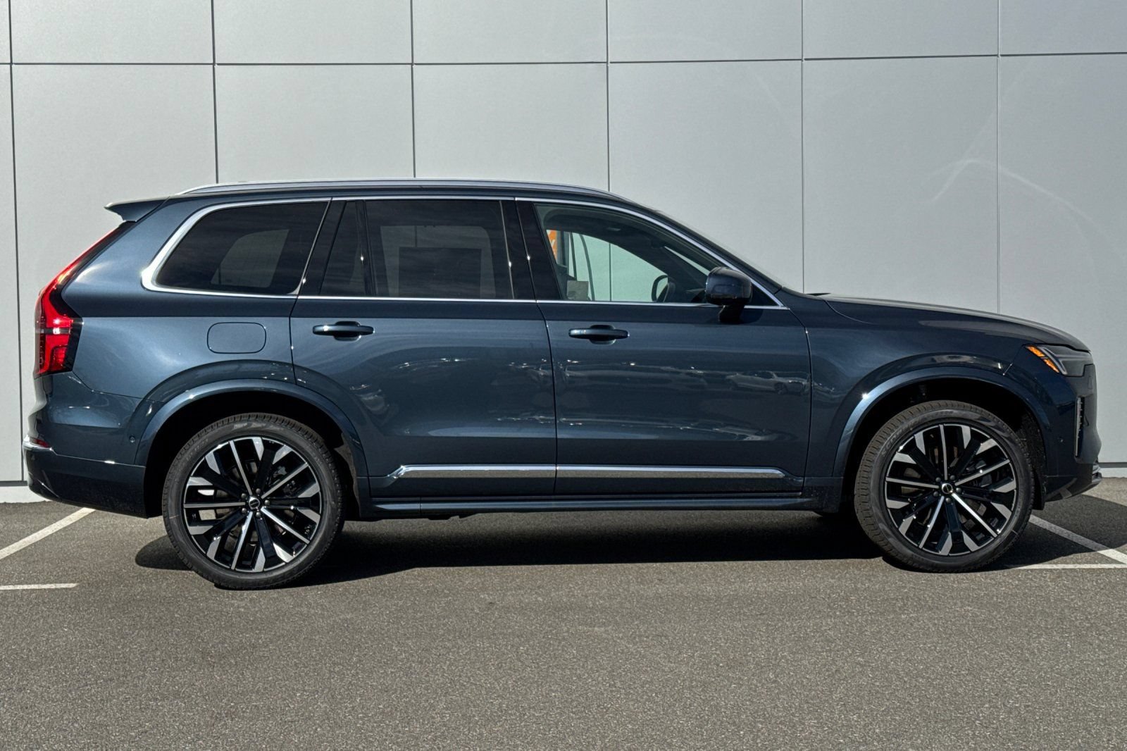 New 2026 Volvo XC90 T8 Ultra w/ Protection Package Premier AWD/4WD image 6
