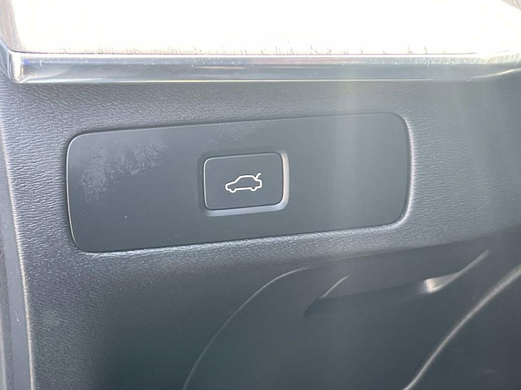 Used 2023 Volvo XC90 B6 Ultimate w/ Protection Package Premier image 28