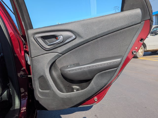 Used 2015 Chrysler 200 Limited FWD image 18