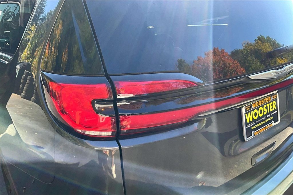 Used 2021 Chrysler Pacifica Limited w/ Premium & Safety Sphere Group AWD/4WD image 23