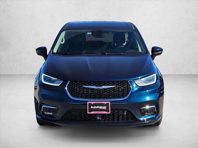 Used 2023 Chrysler Pacifica Touring-L video 2
