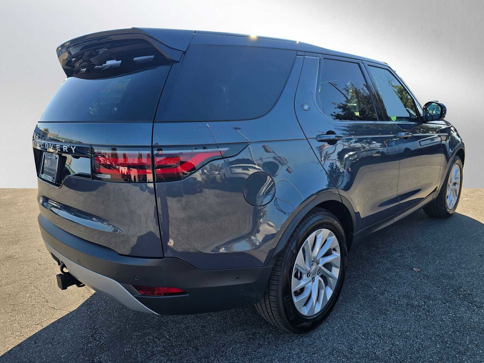 New 2025 Land Rover Discovery S image 5