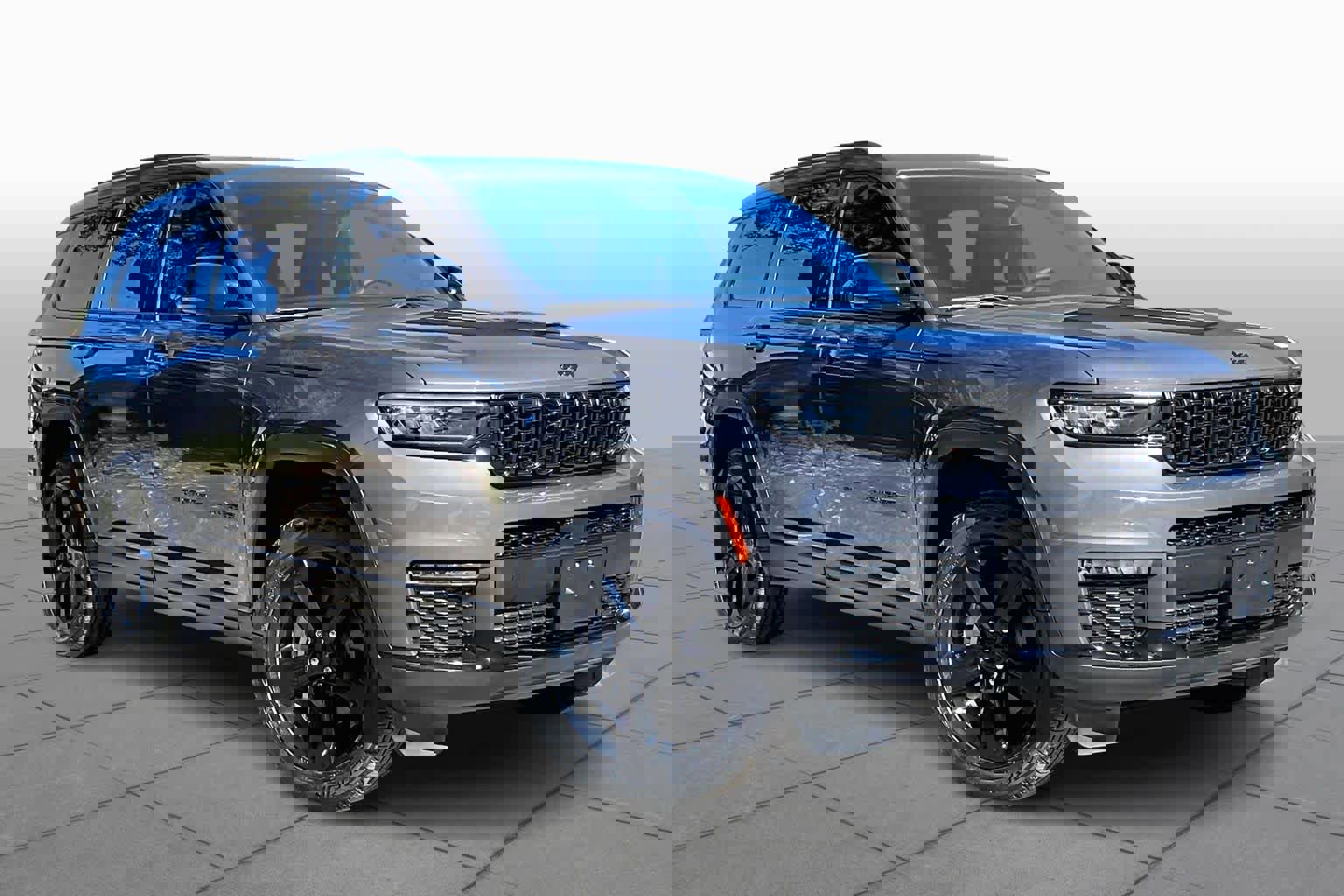 Used 2024 Jeep Grand Cherokee L Limited w/ Black Appearance Package image 2