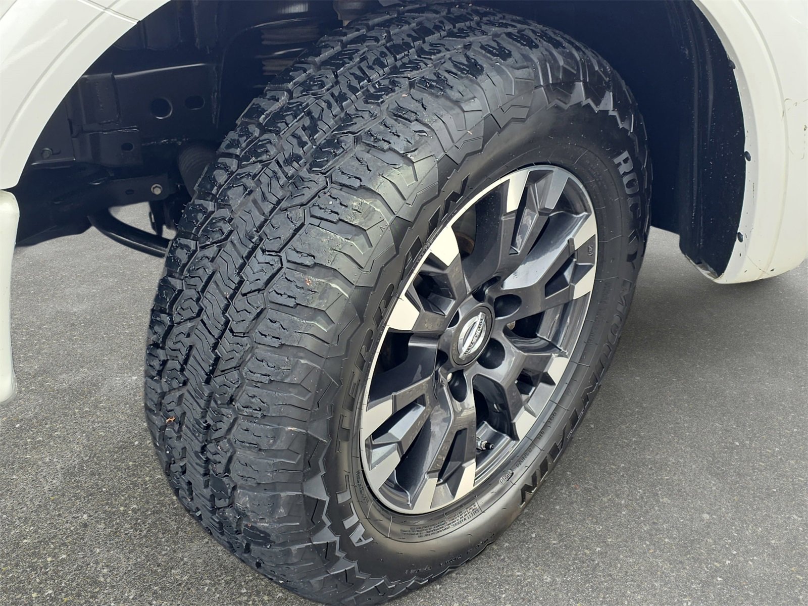 Used 2019 Nissan Titan PRO-4X image 30