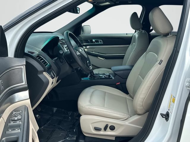 Used 2019 Ford Explorer XLT w/ Equipment Group 202A AWD/4WD image 15
