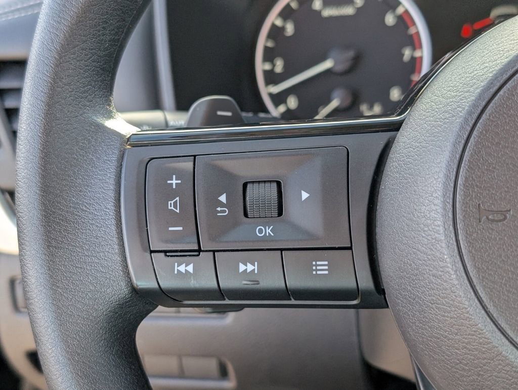 Certified 2023 Nissan Rogue SV image 24